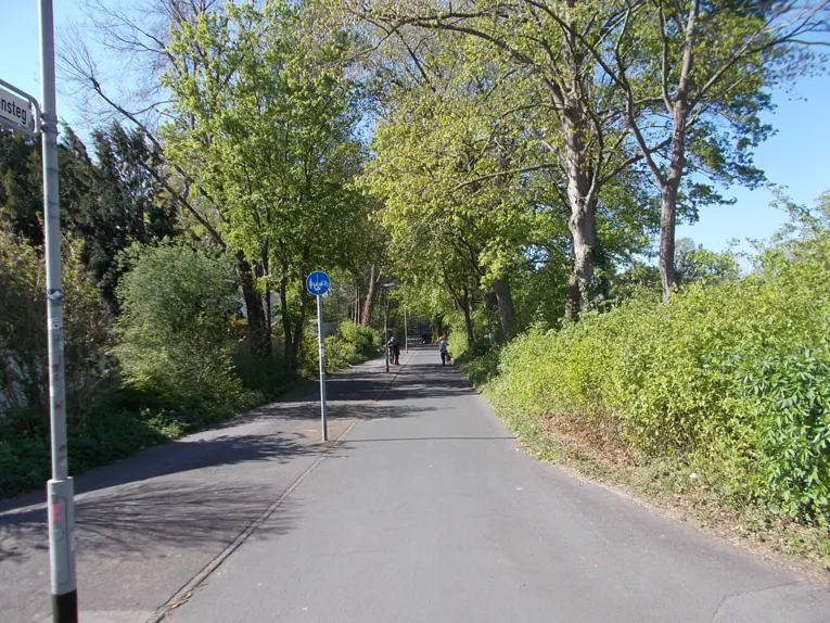 Bilder der Radwege auf dem Streckenverlauf von Veloroute 9.