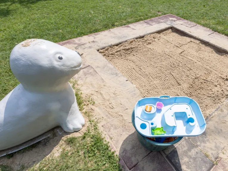Sandkiste mit F&ouml;rmchen