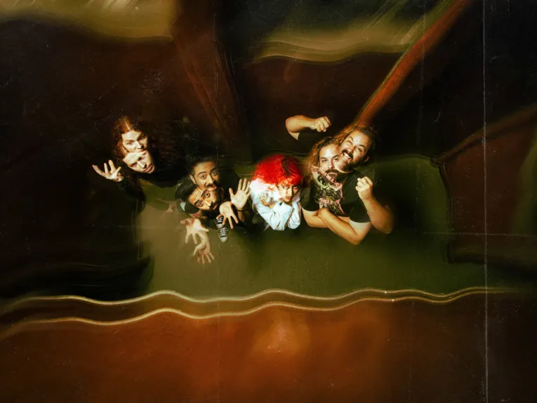 Zu sehen ist die Band Cosmic Kitten.