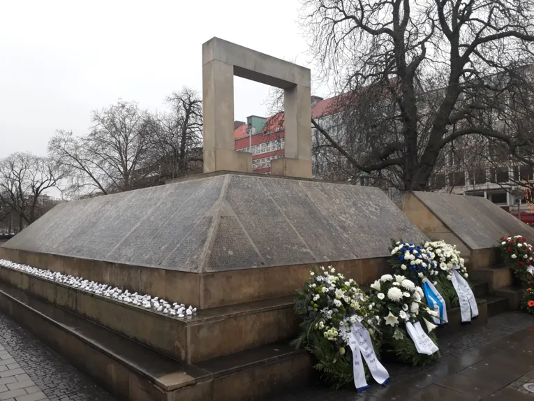 Kranzniederlegung am Holocaust-Mahnmal