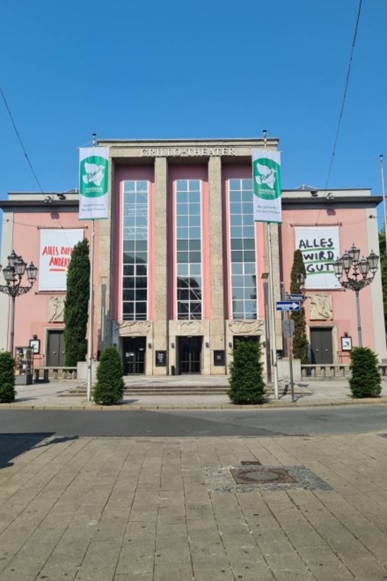 Die Flaggen der "Mayors for Peace" wurden auch in diesem Jahr am Grillo-Theater in Essen gehisst