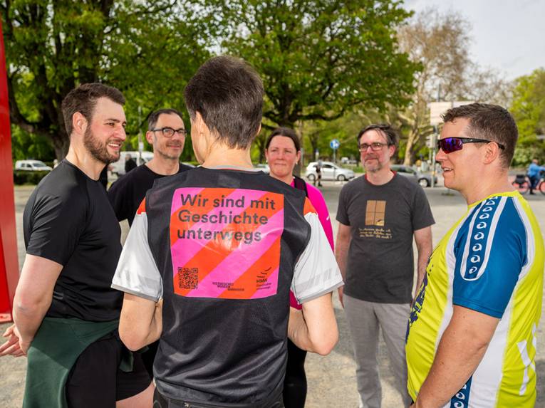Gruppe mit Teilnehmenden an der Joggingführung