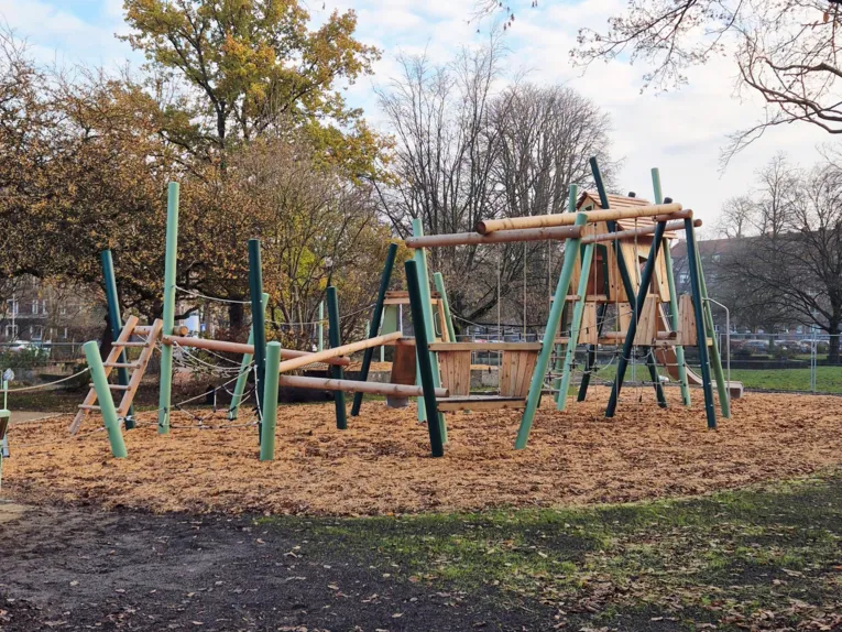 Ein Spielplatz.