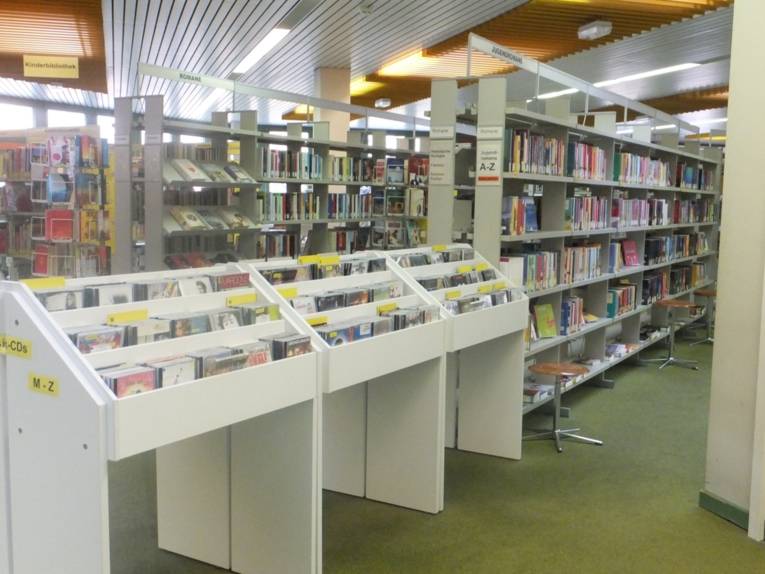 Innenansicht, Regal mit Musik CDs