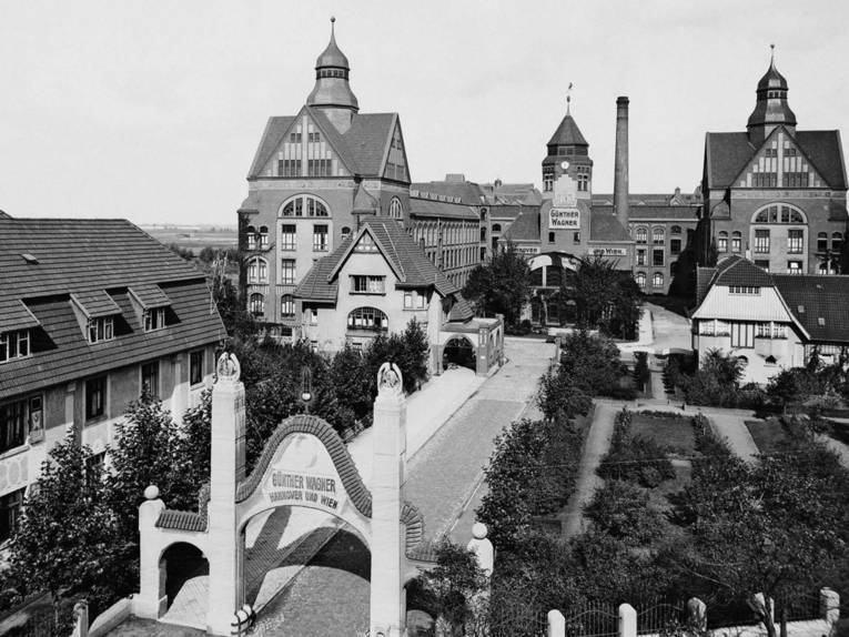 Ansicht der Verwaltungs- und Fabrikgebäude der Günther Wagner Pelikan-Werke in der Podbielskistraße, 1906.