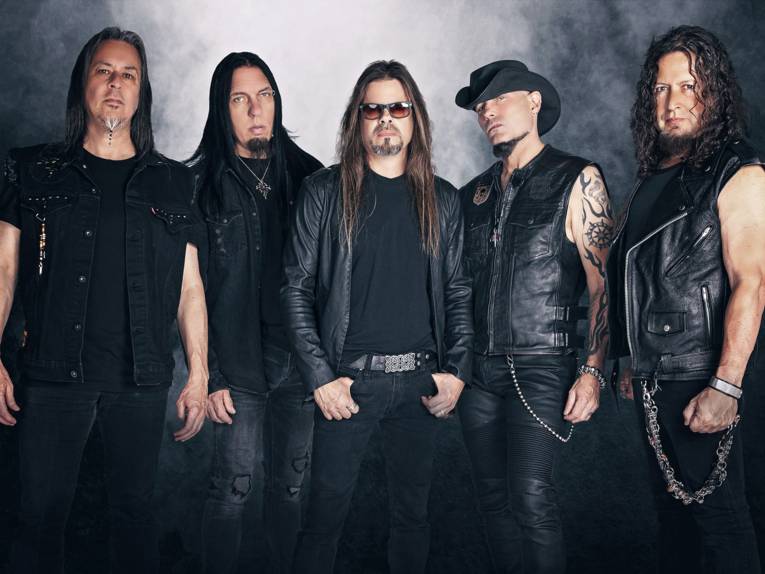 Die fünf Bandmitglieder von Queensrÿche