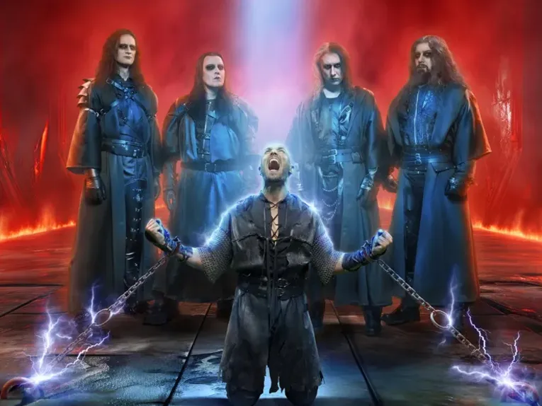 Die fünf männlichen Mitglieder der Band Beast in Black