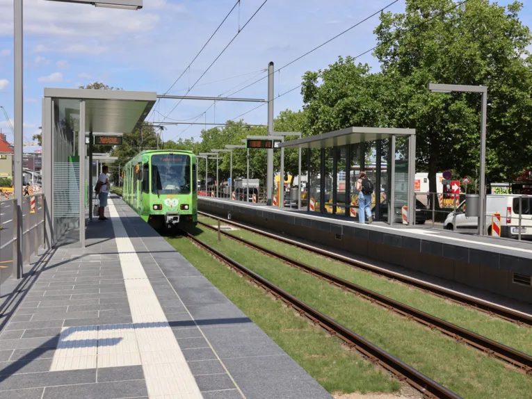 Ein nigelnagelneuer Hochbahnsteig