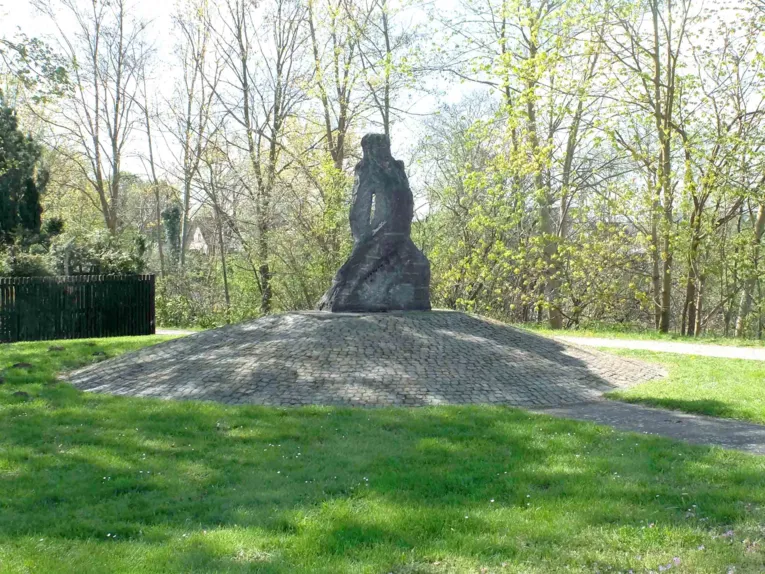 Mahnmal für das KZ Misburg an der Hannoverschen Straße, Ecke Kanalstraße, 2023