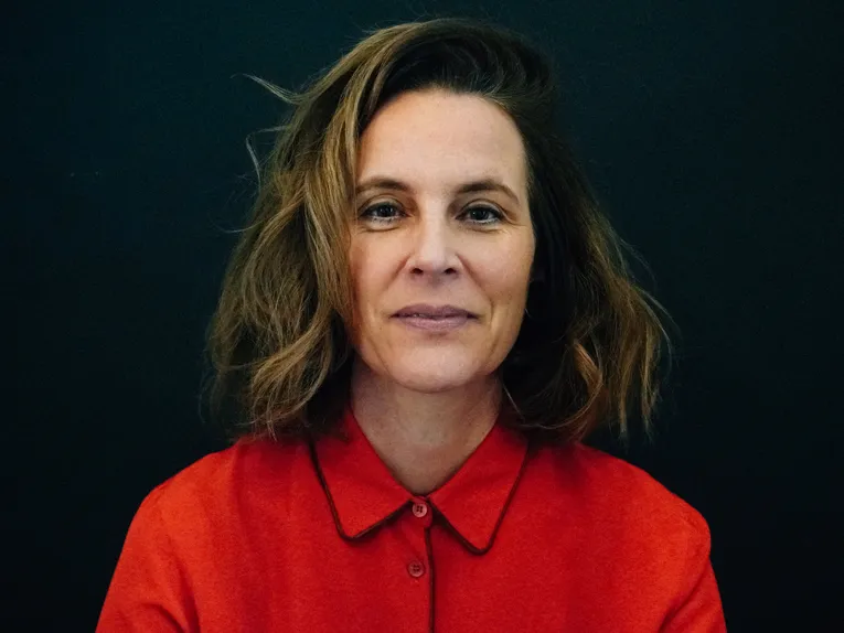 Die Autorin Eva Ladipo