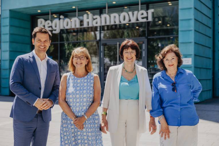 Der Regionspräsident und die stellvertretenden Regionspräsidentinnen