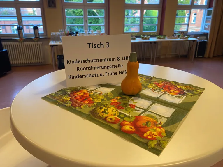 World Caf&eacute; Tisch 3 des Kinderschutzzentrums und der Fr&uuml;hen Hilfen.