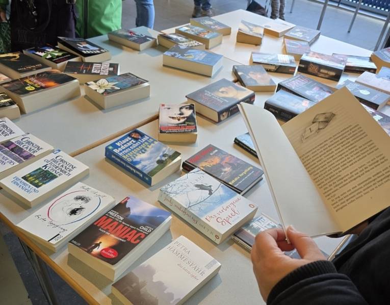 Bücher-Tausch-Börse im FZH Linden