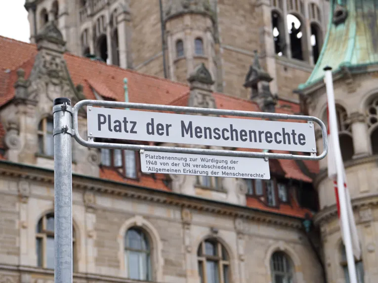 Ein Straßenschild.