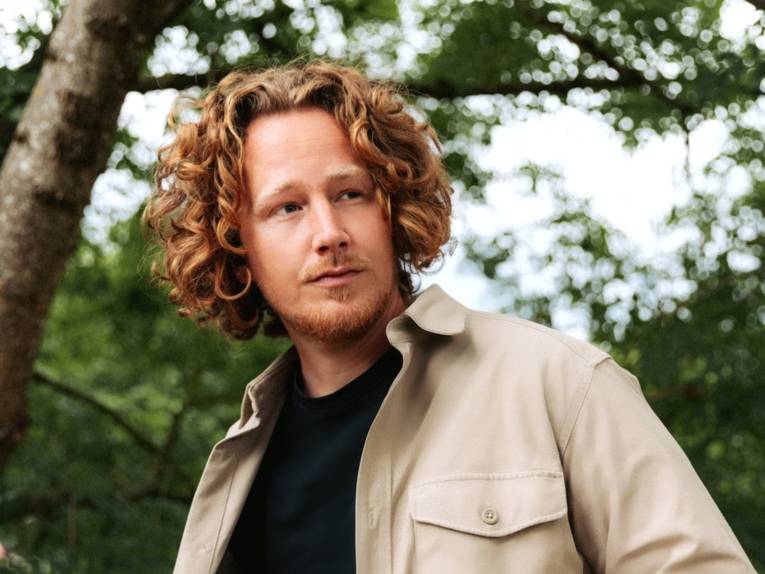 Zu sehen ist der Sänger Michael Schulte.