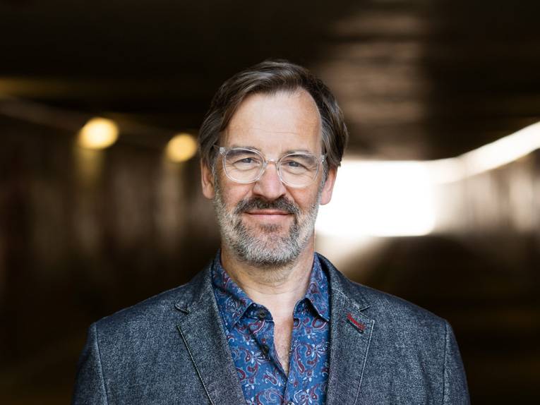 Der Schriftsteller und Drehbuchautor Hans-Gerd Raeth