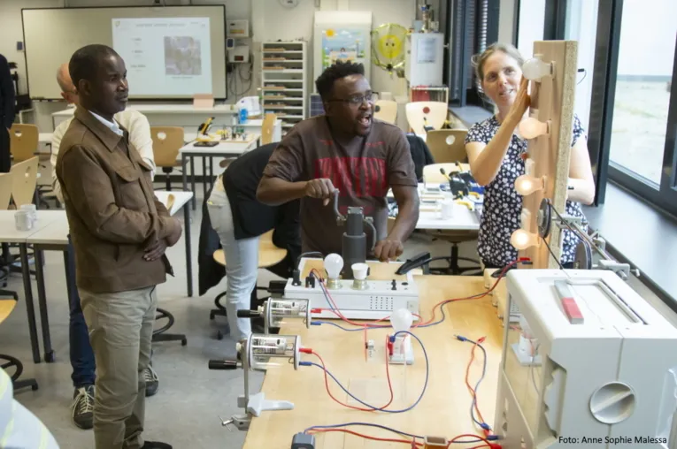 Im EnergyLab der Leonore-Goldschmidt-Schule werden Experimente ausprobiert.