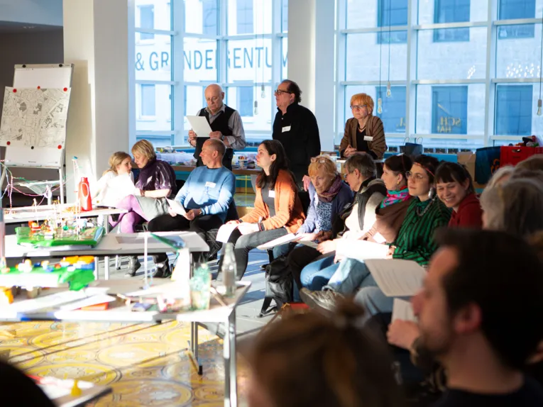 Aufbruch ins Tun: Workshop-Reihe &bdquo;Schritt f&uuml;r Schritt&ldquo;