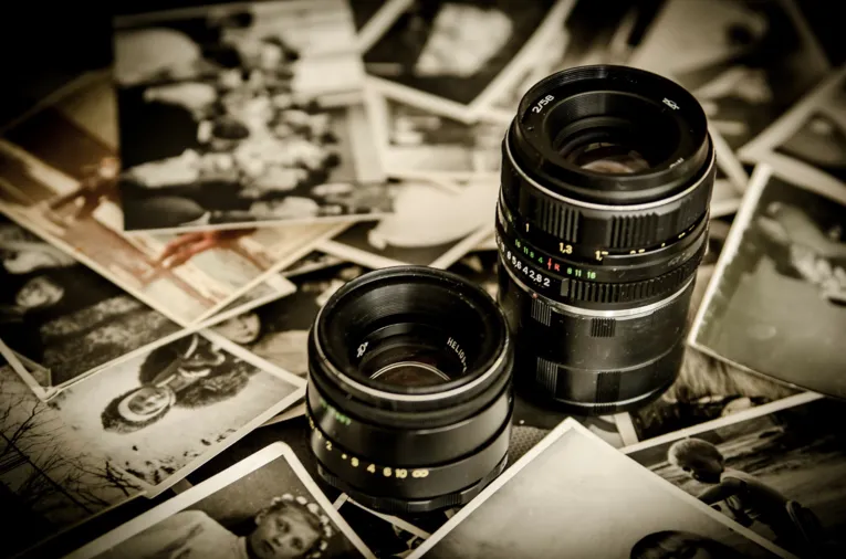 Fotografien und Objektive von Kameras