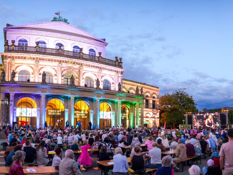 Open-Air-Kino auf dem Opernplatz