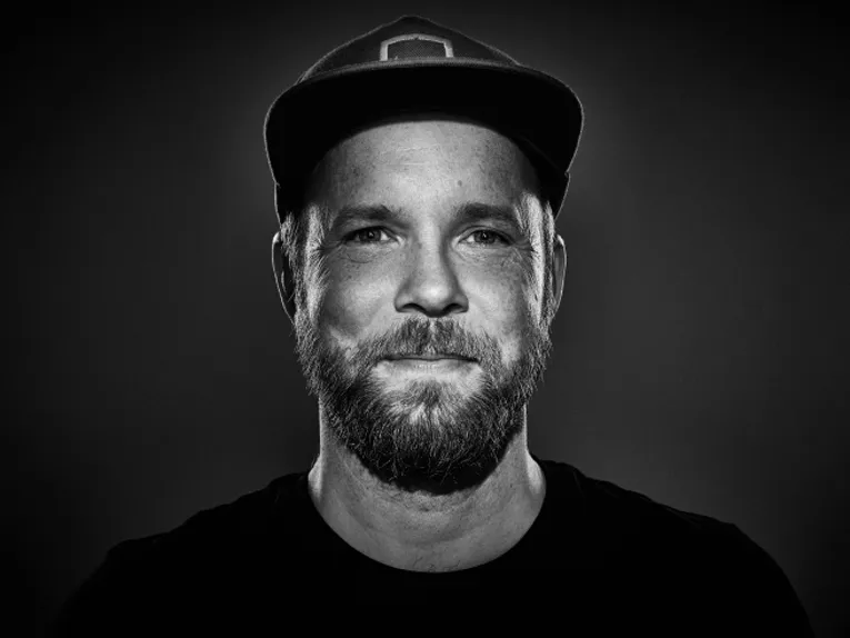 Schwarz-Weiß-Foto des Comedians Quichotte