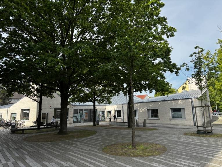 Auf dem Bild ist das Stadtteilzentrum Stöcken zu sehen