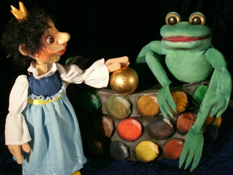 Prinzessin und Frosch als Handpuppen.
