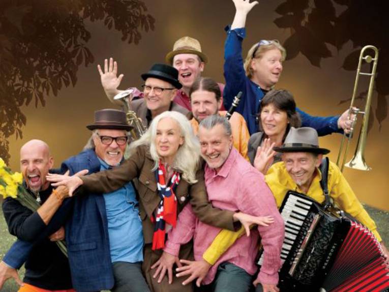 Die Musiker der Band namens 17 Hippies