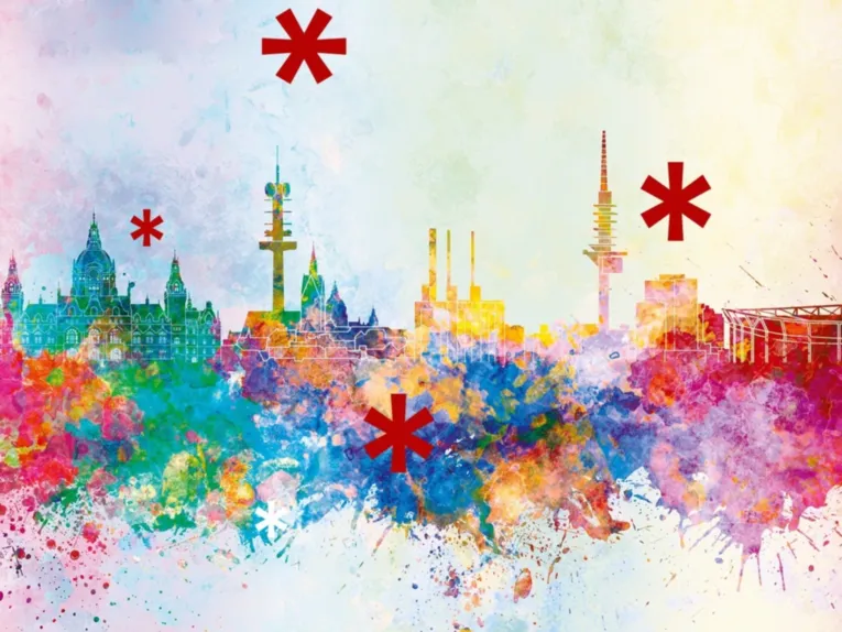 Grafik im getuschten Stil mit der Silhouette von Hannover, Rathaus, Fernsehturm, Marktkirche, Gaskraftwerk Linden "Die drei warmen Brüder", Stadion