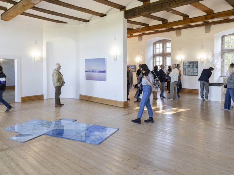 Eindruck aus der Ausstellung im Schloss Landestrost zum Atelierspaziergang 2025