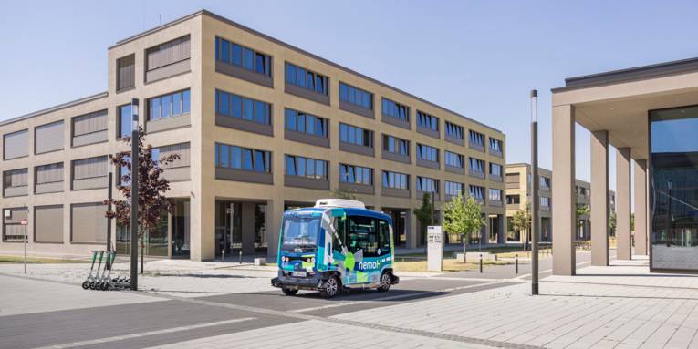 Ein kleiner Bus: nemoH - der autonome Shuttle in Hannover