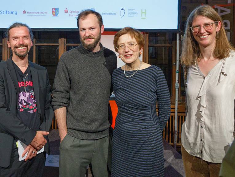 Die Dichter*innen Thomas Bothor, Alexander Rudolfi, Eva Taylor und Nikola Huppertz