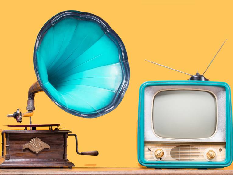 Grammophon und Röhrenfernseher