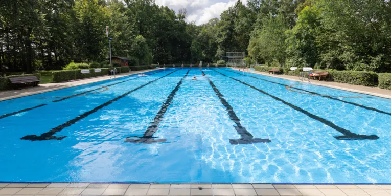 Schwimmbecken