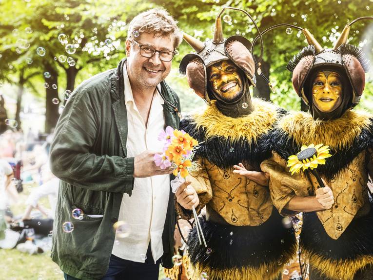 Künstlerischer Leiter DESiMO und die Bienen von Bubble on Circus