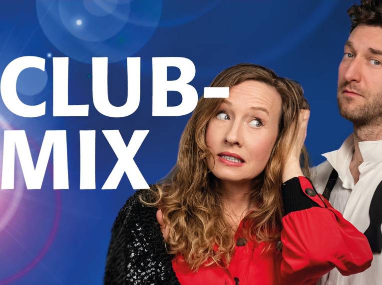 Eine Frau und ein Mann, neben ihren Köpfen Schriftzug Club-Mix