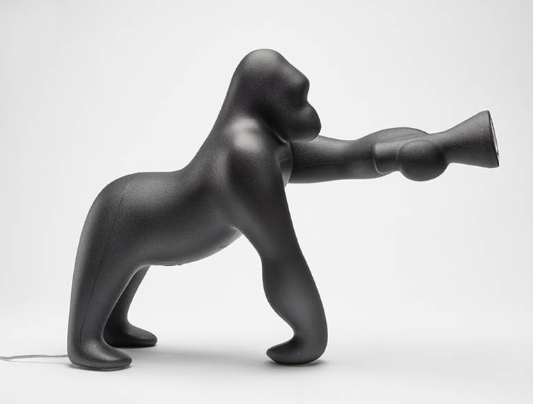 Bodenleuchte Kong, Kunststoff (Polyethylen, Polypropylen; recycelbar), Entwurf: Stefano Giovannoni (*1954), Herst.: Qeeboo, Mailand, Italien