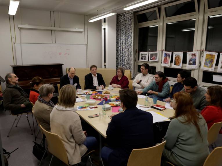 Auftakttreffen zur Gründung der AG Demokratie mit Mitgliedern des Präventionsrates und interessierten Einwohner*innen.