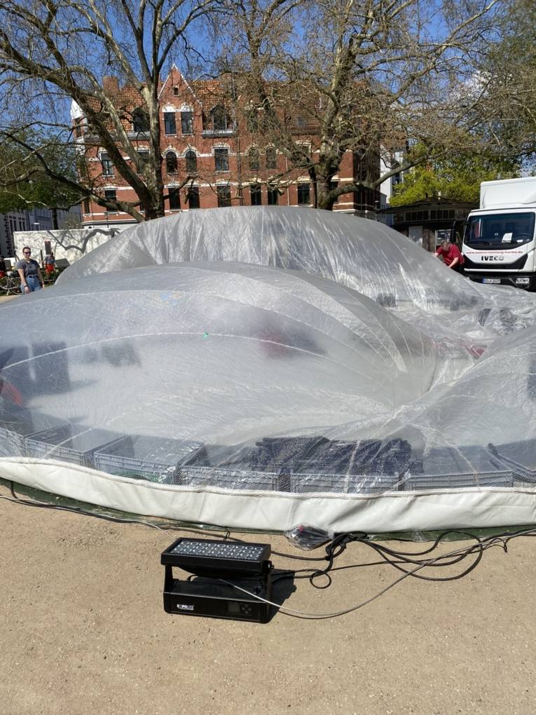 Das Städtoskoop wird abgebaut, weil der Wind zu stark geweht hat.