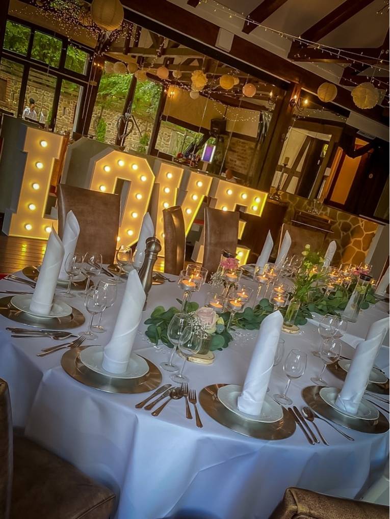 Tische in Restaurant