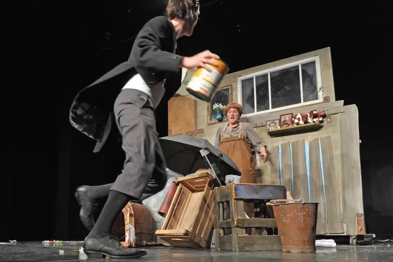 Szene aus dem Theaterstück Mama Muh vom Musiktheter LUPE aus Osnabrück
