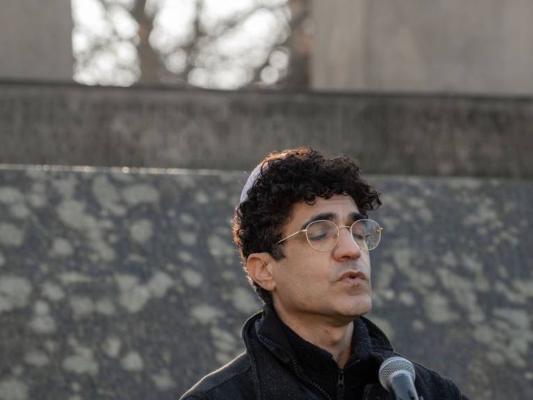 Gedenkveranstaltung am Holocaust-Mahnmal auf dem Opernplatz