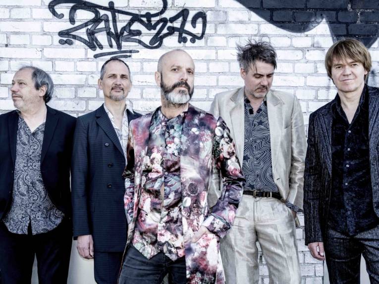 Die Bandmitglieder rund um den Sänger Jan Plewka