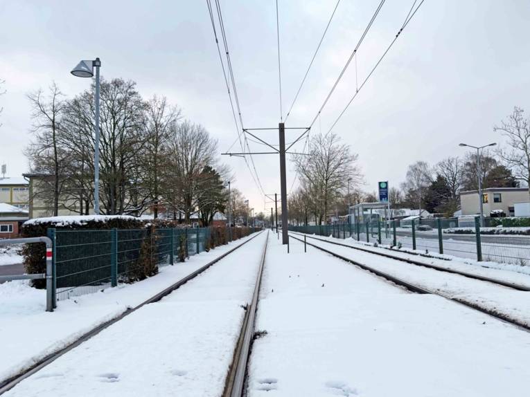 Schnee auf den Gleisen