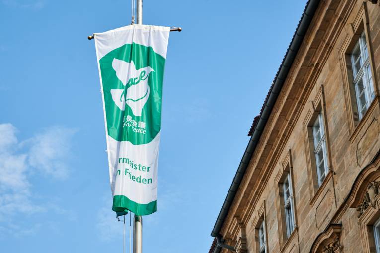 In der Stadt Bamberg weht die Fahne Mayors for Peace am Flaggentag