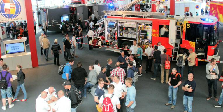 Überblick gemeinsamer Stand der Feuerwehren aus Hannover und Poznan bei der INTERSCHUTZ 2015