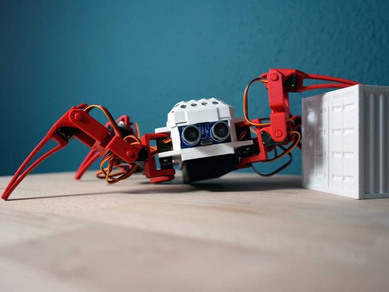 Spinnenförmiger Roboter