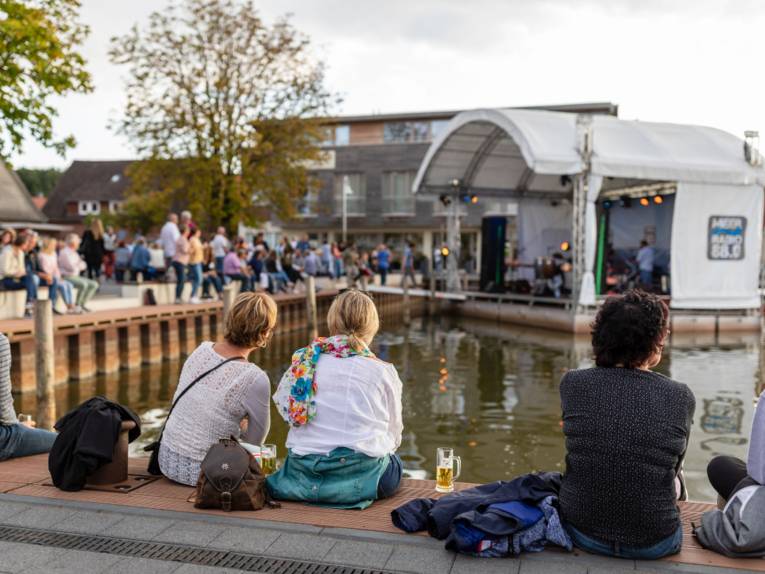 Kultur und Natur genießen an der Meer Radio Seebühne