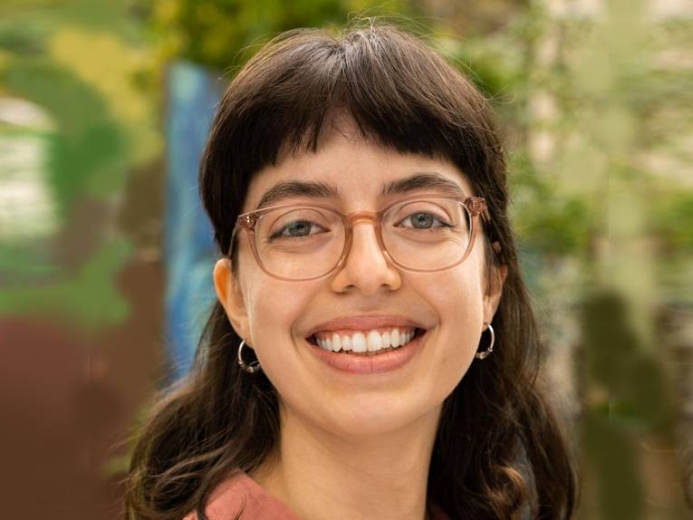 Die Illustratorin Roya Soraya