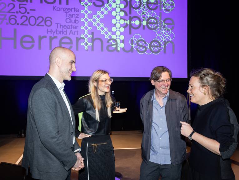 Pressekonferenz Kunstfestspiele: (v.l.n.r.) Oberbürgermeister Belit Onay, Brigitta Muntendorf (neue Intendantin der KunstFestSpiele Herrenhausen), Thomas Frank (Leitender Dramaturg) und Eva Bender (Dezernentin für Bildung und Kultur)